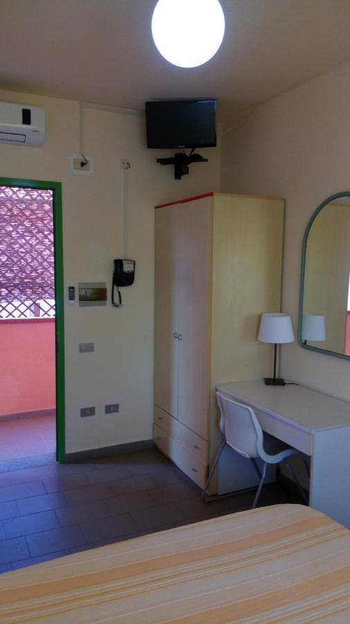 Hotel Lupo Di Mare Marina di Castagneto Carducci Buitenkant foto