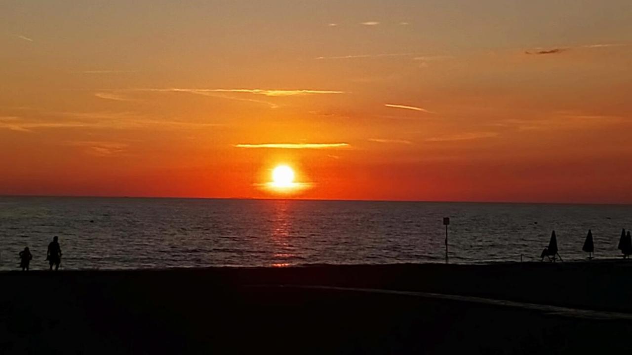 Hotel Lupo Di Mare Marina di Castagneto Carducci Buitenkant foto
